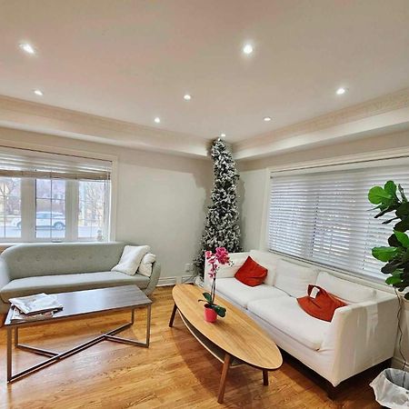 Beautiful Room At Yonge And Sheppard And North York Centre Торонто Екстериор снимка