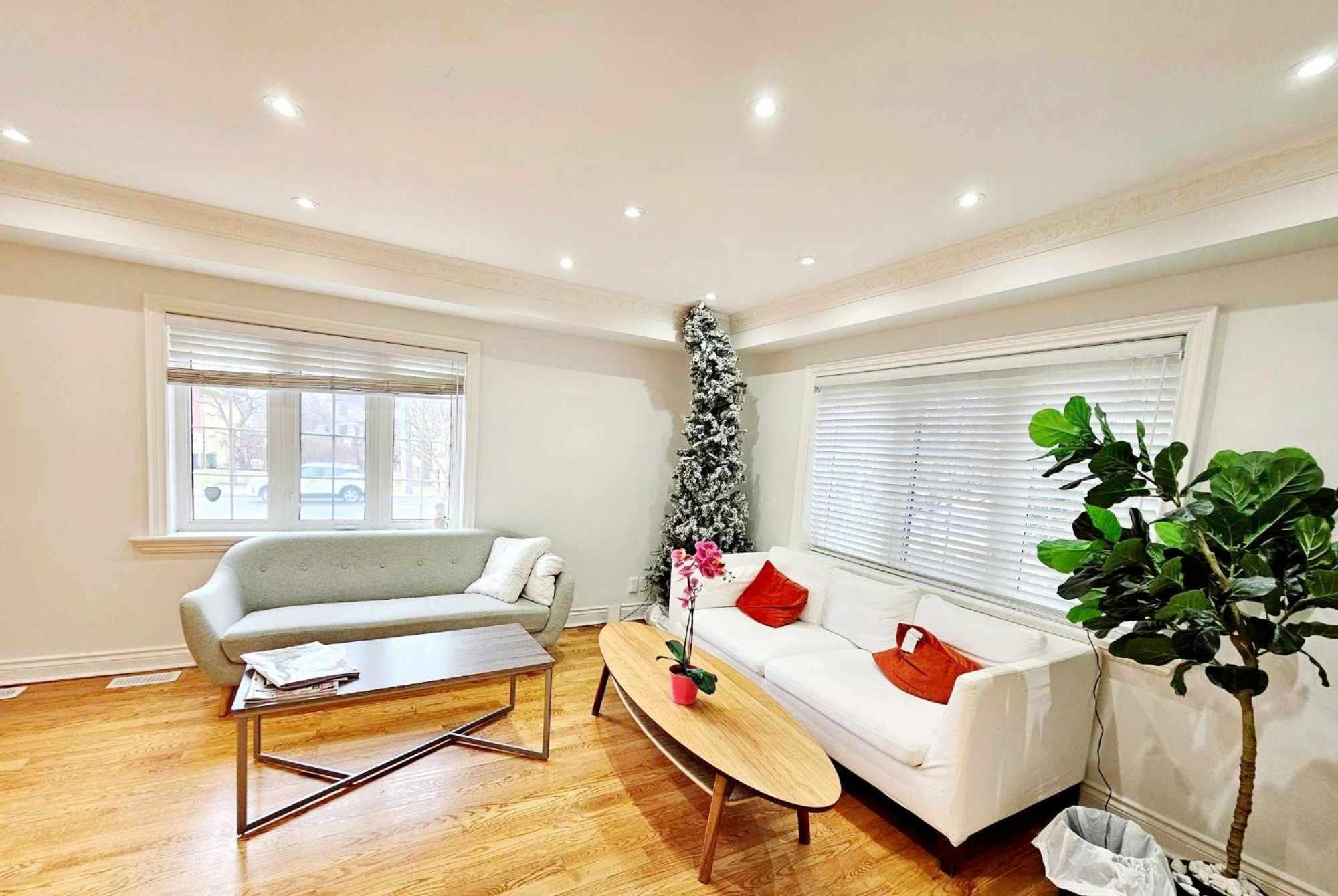 Beautiful Room At Yonge And Sheppard And North York Centre Торонто Екстериор снимка