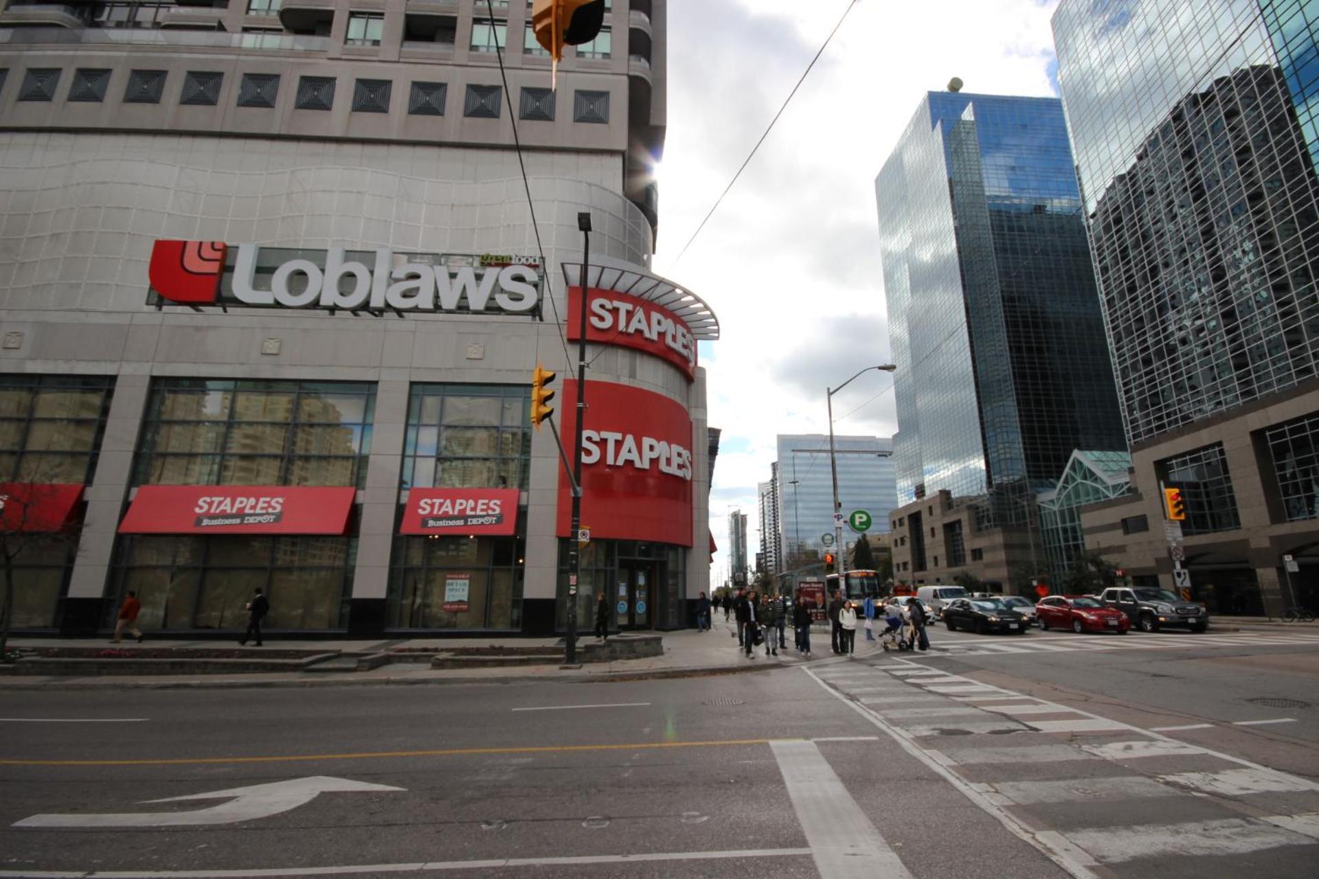 Beautiful Room At Yonge And Sheppard And North York Centre Торонто Екстериор снимка