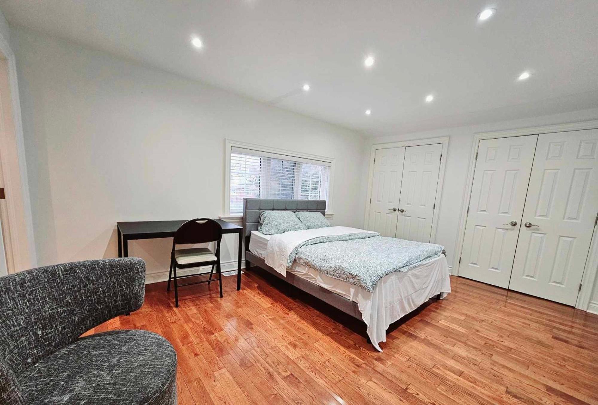 Beautiful Room At Yonge And Sheppard And North York Centre Торонто Екстериор снимка