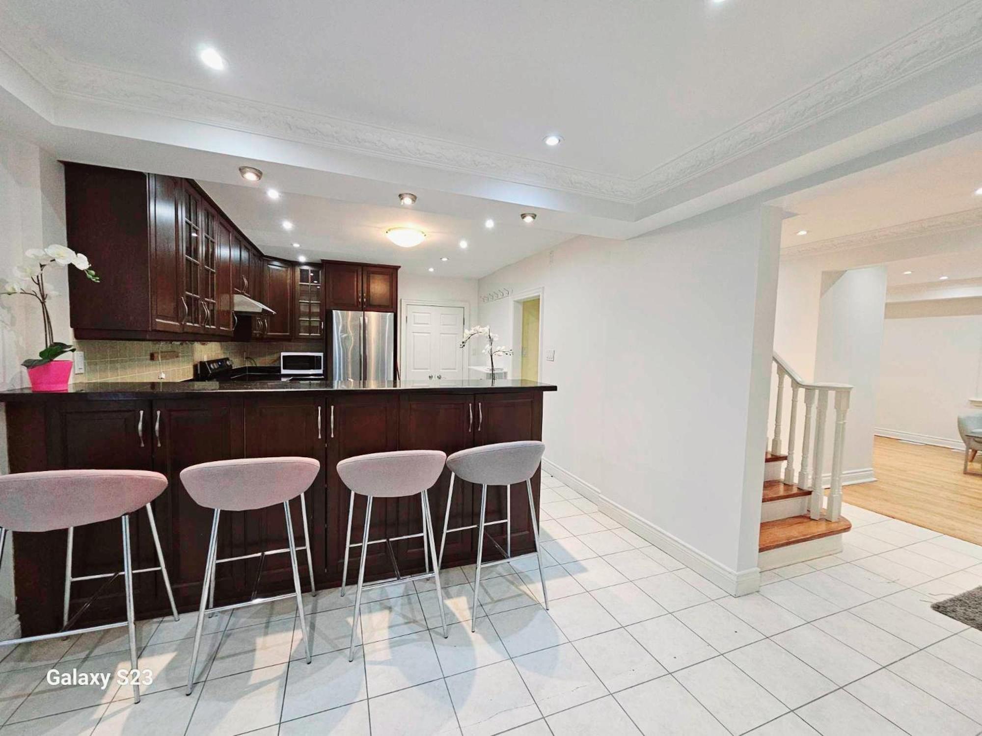 Beautiful Room At Yonge And Sheppard And North York Centre Торонто Екстериор снимка