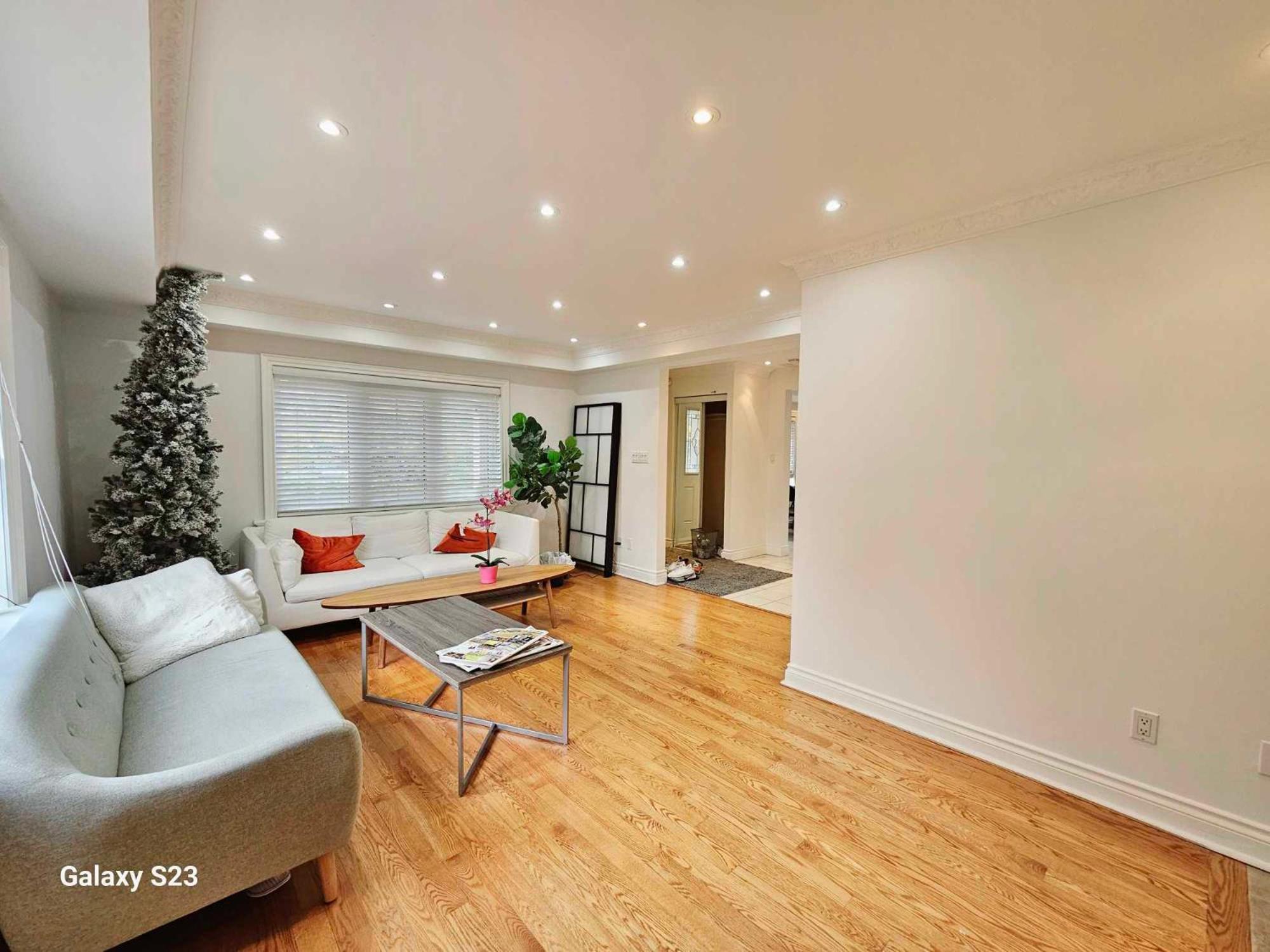 Beautiful Room At Yonge And Sheppard And North York Centre Торонто Екстериор снимка