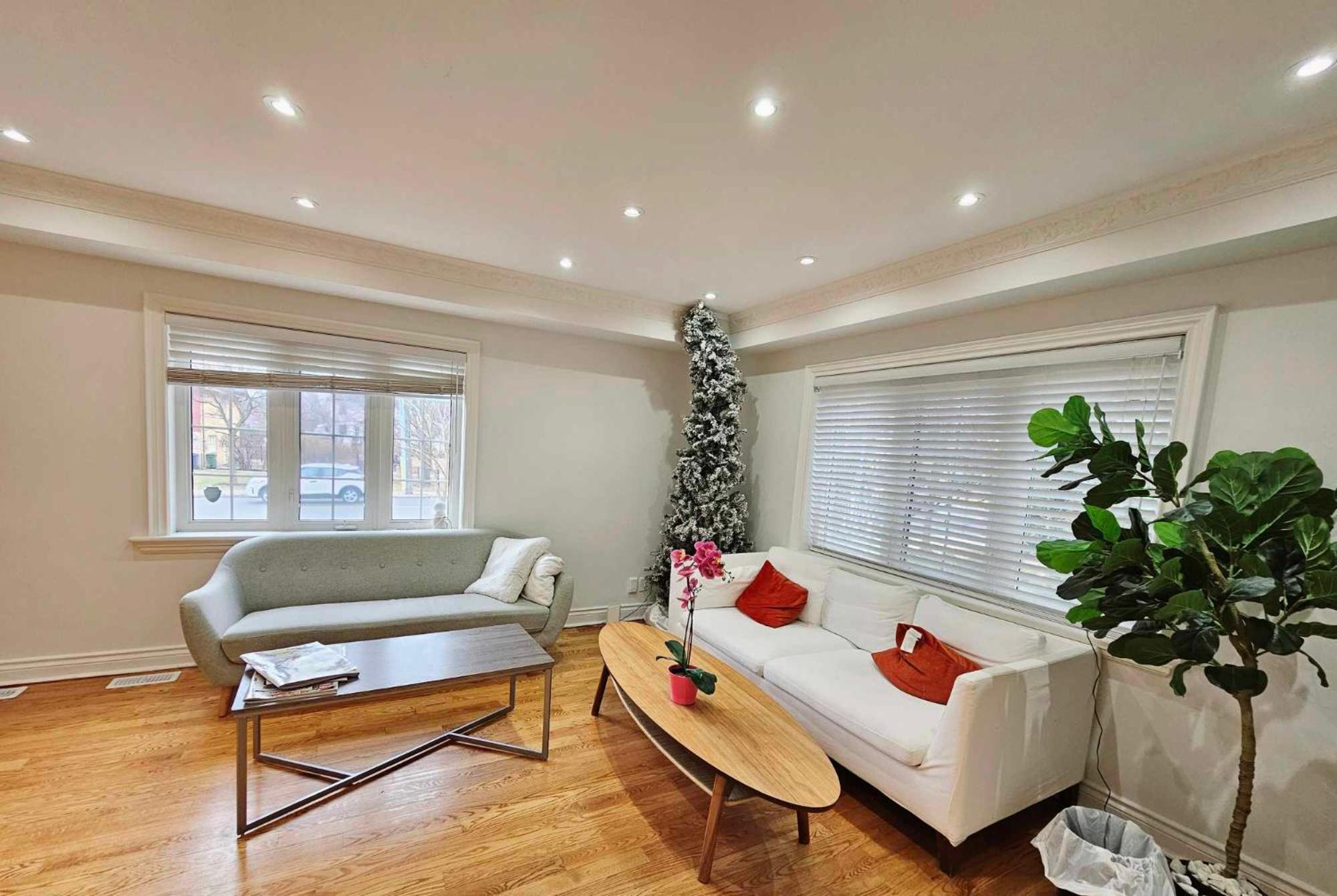 Beautiful Room At Yonge And Sheppard And North York Centre Торонто Екстериор снимка