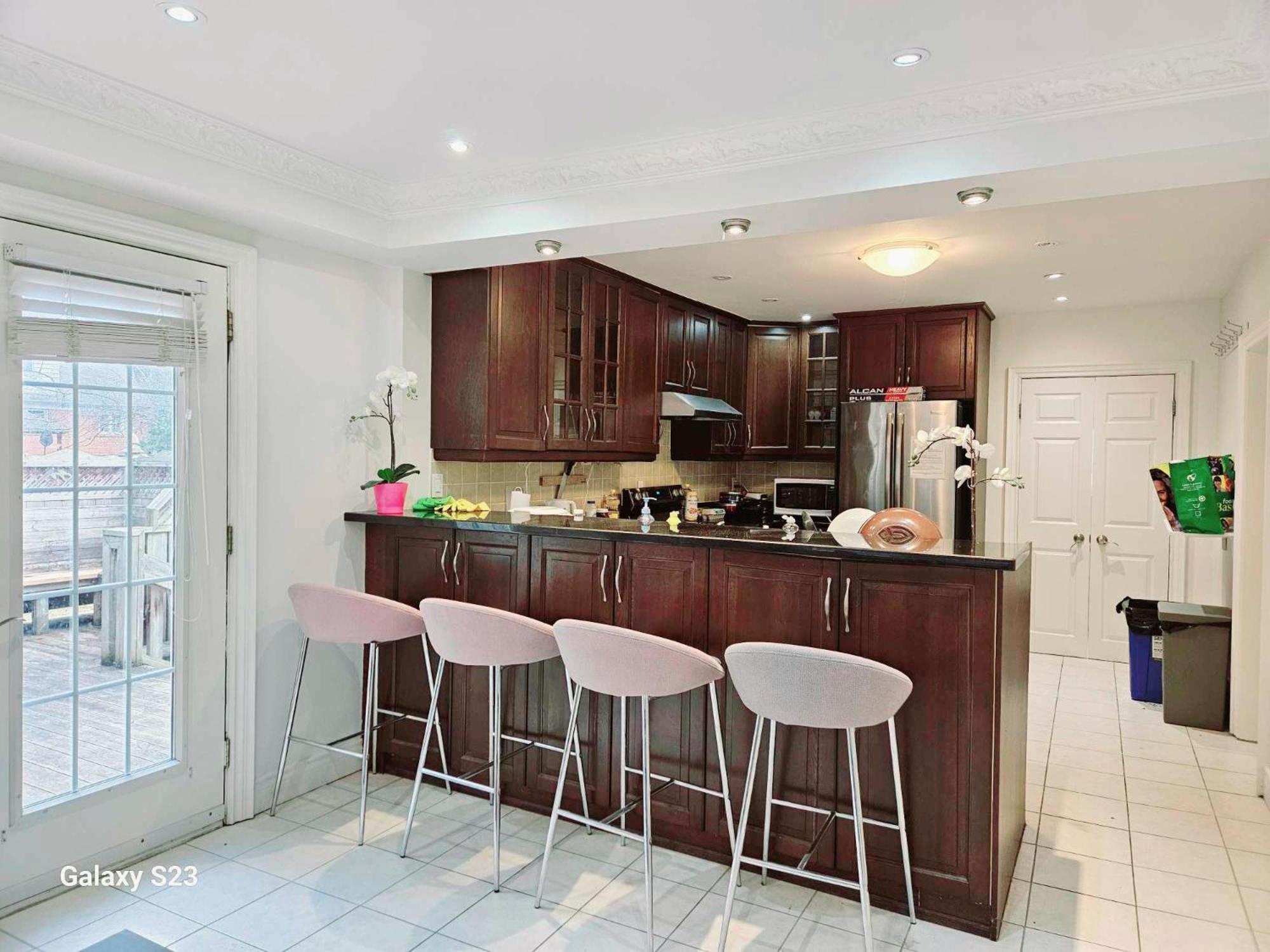 Beautiful Room At Yonge And Sheppard And North York Centre Торонто Екстериор снимка