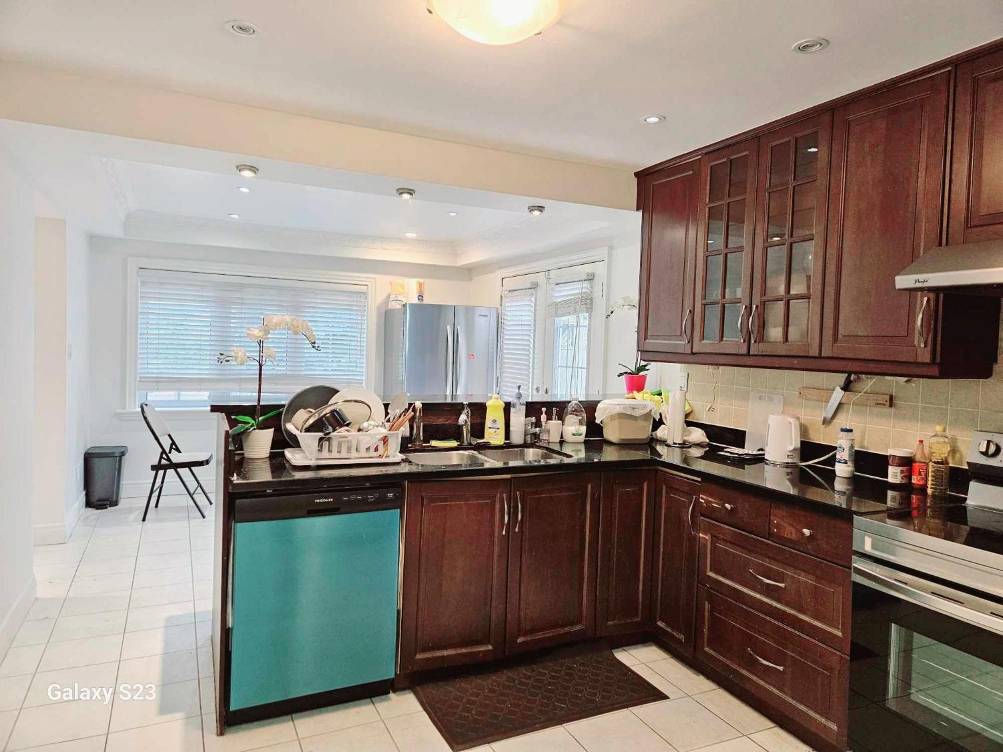 Beautiful Room At Yonge And Sheppard And North York Centre Торонто Екстериор снимка