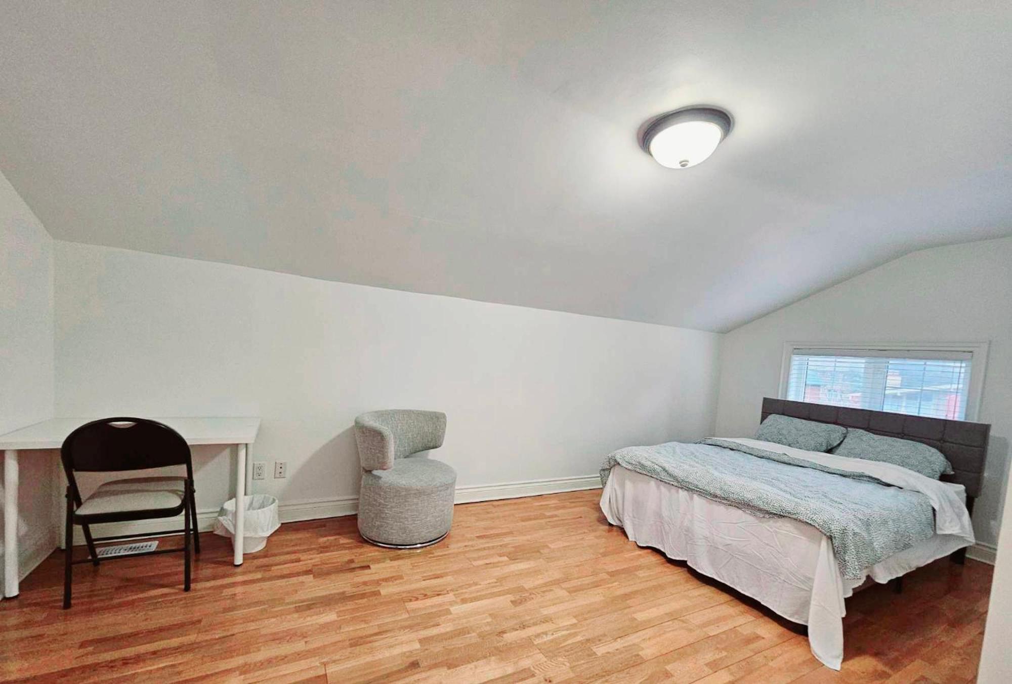 Beautiful Room At Yonge And Sheppard And North York Centre Торонто Екстериор снимка