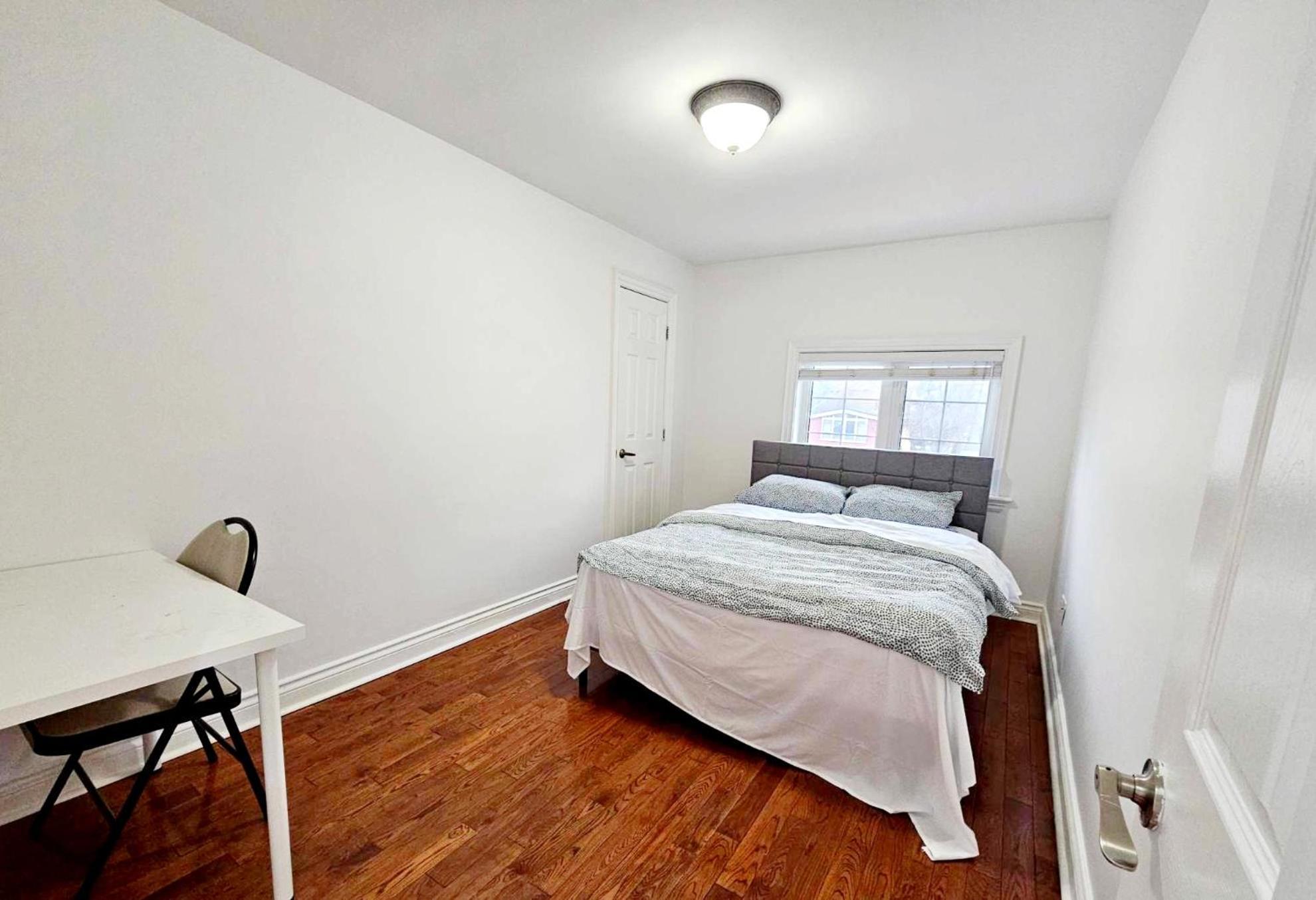 Beautiful Room At Yonge And Sheppard And North York Centre Торонто Екстериор снимка